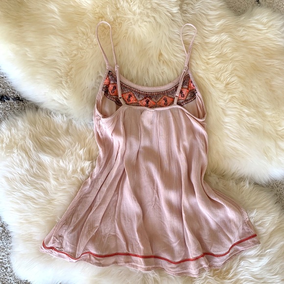 🌸 Blush Pink Embroidered Tank Top 🌸 - Picture 4 of 4